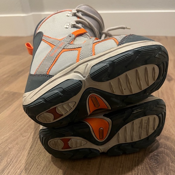 Burton Moto Kids Snowboarding Boots Size 1.